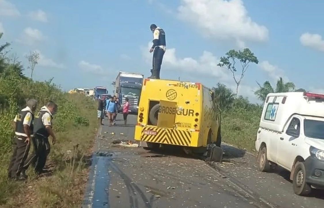 Bandidos armados atacam e explodem carro-forte em rodovia do Maranhão