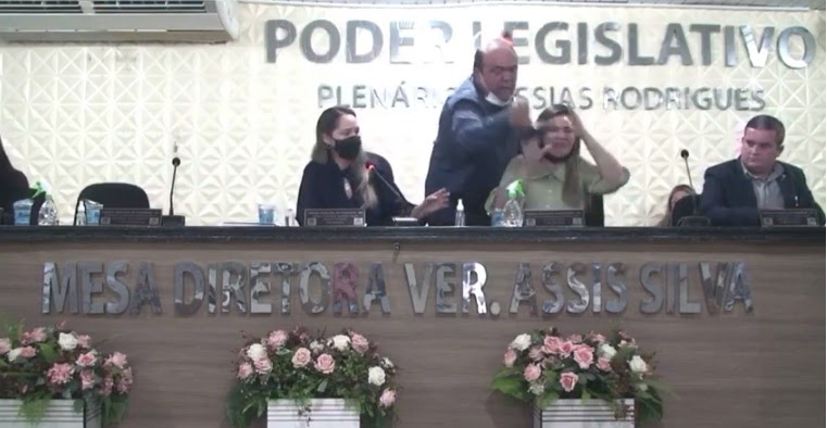 Vereadora sofre violência política durante sessão da Câmara Municipal de Pedreiras; veja o vídeo