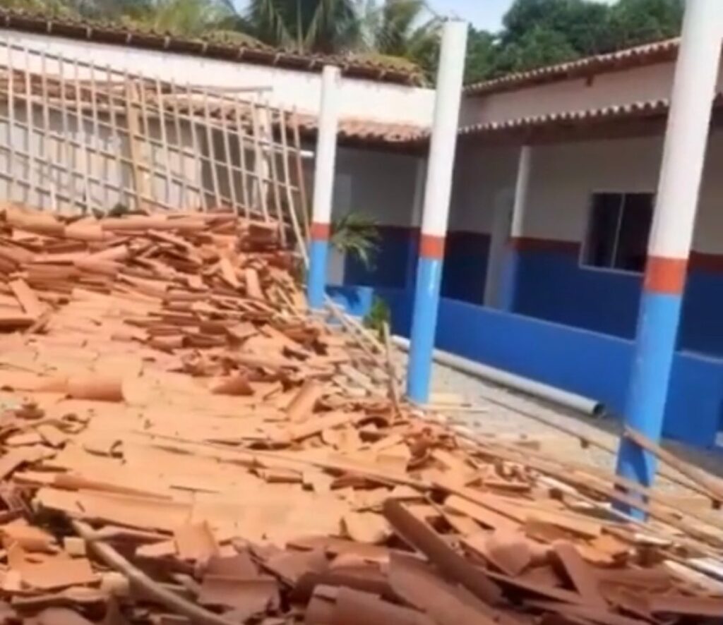 Teto de escola desaba após um mês de ser reformada pela gestão de Diringa em Tutóia