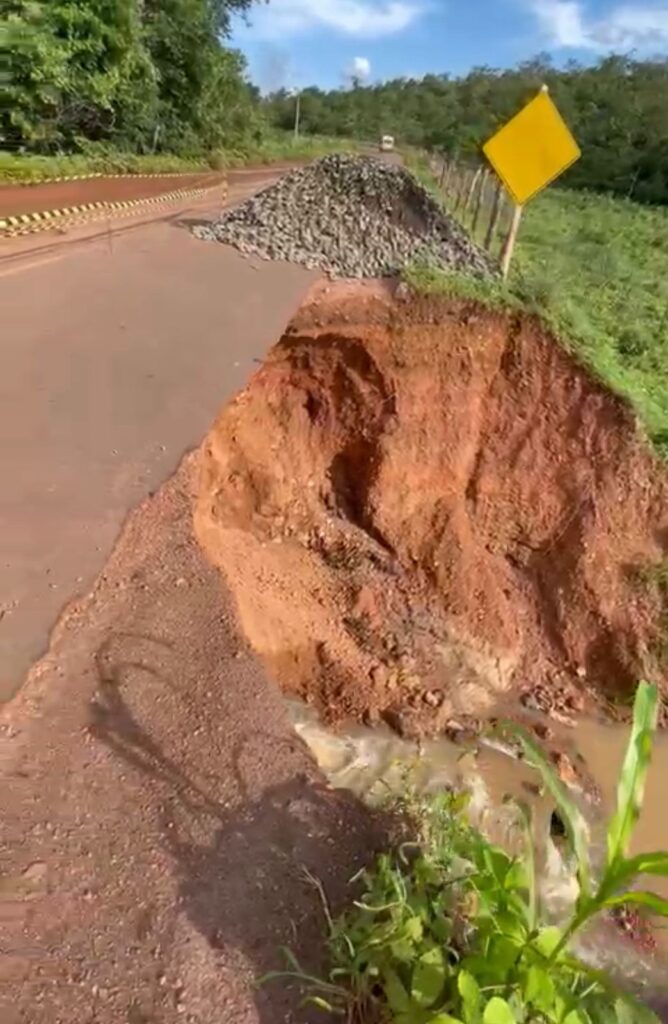 Trecho da MA-371 entre São Domingos do Azeitão a Benedito Leite ameaça romper após chuvas