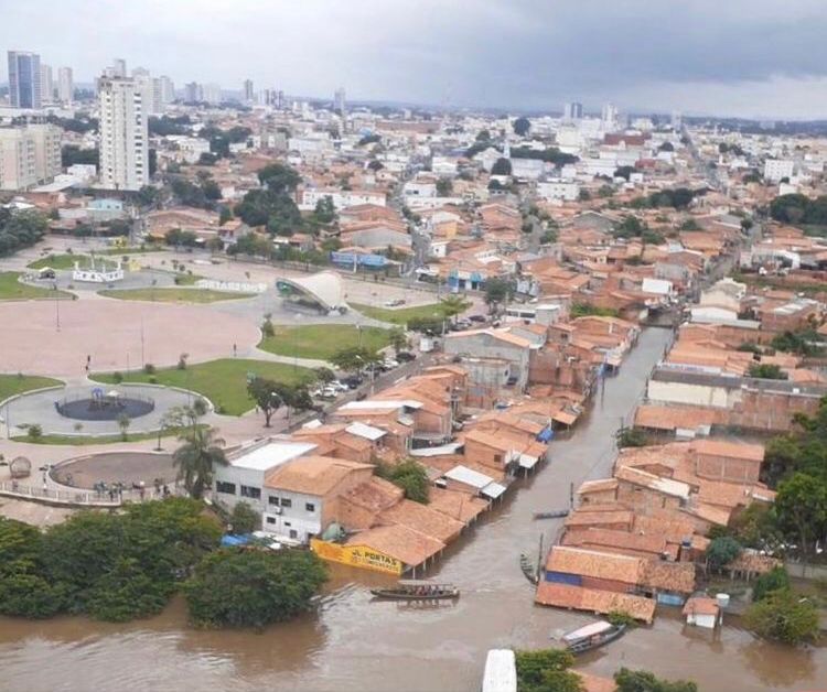 Mais de 30 famílias estão desabrigadas após cheia do Rio Tocantins em Imperatriz