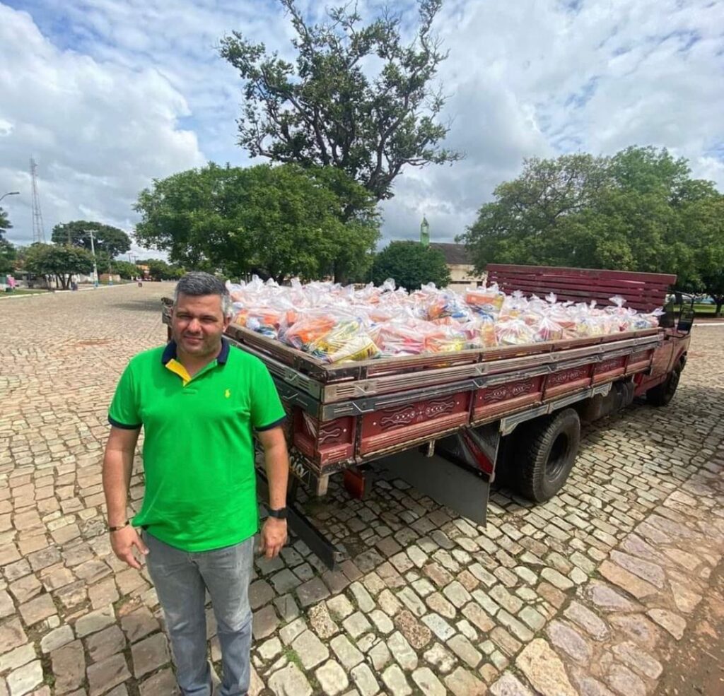 Prefeito de Nova Iorque do Maranhão faz doação de centenas de cestas básicas