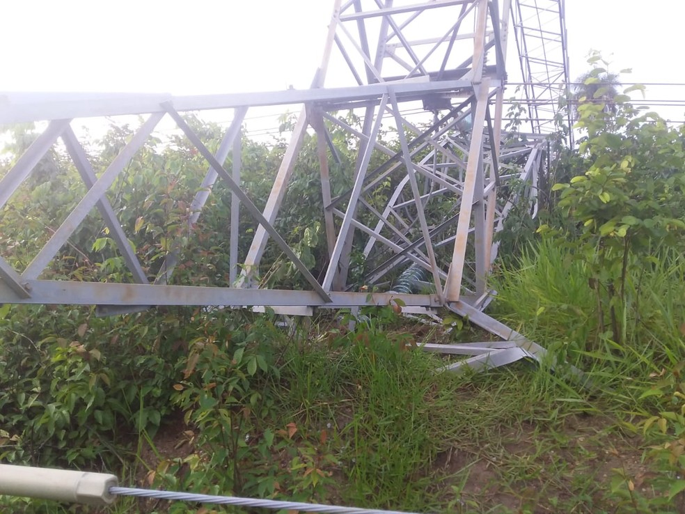 Em protesto, índios derrubam torre de energia no Maranhão