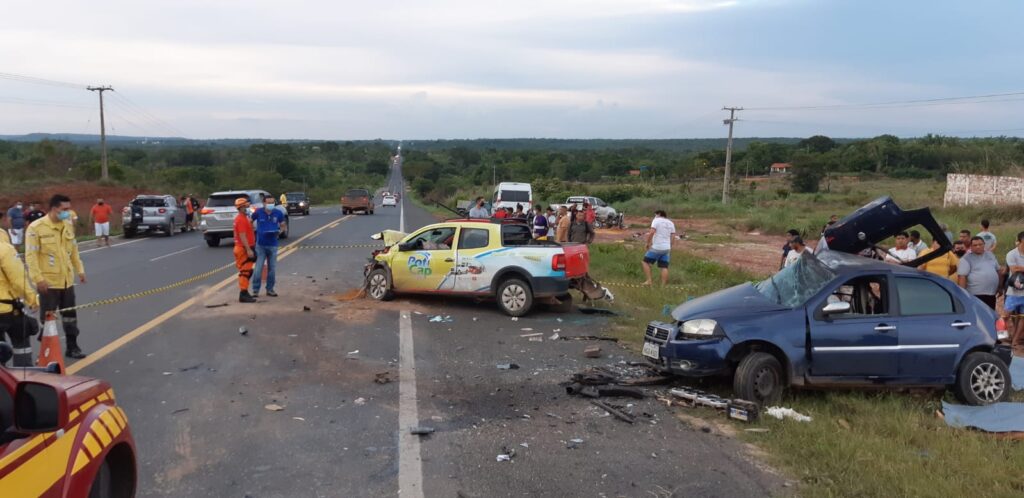 Carro na contramão causa a morte de 4 pessoas na BR-136