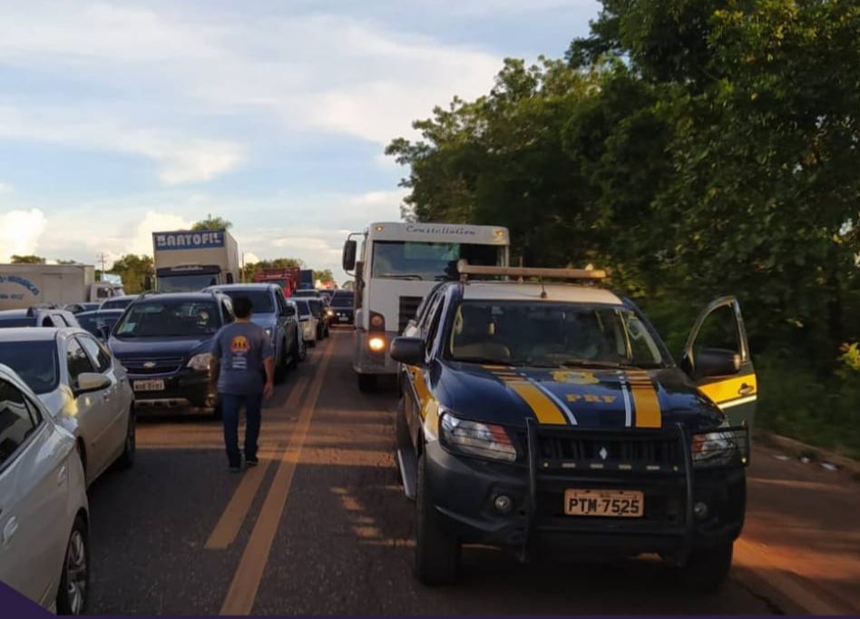 Após 24 horas, trânsito é liberado na BR-010 entre Governador Edison Lobão e Bananal