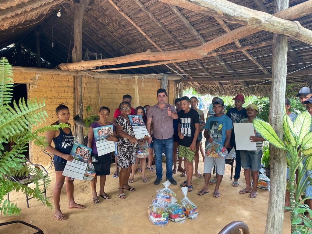 Chiquinho Bringel em parceria com Juscelino Filho entrega centenas de cestas básicas em Carolina