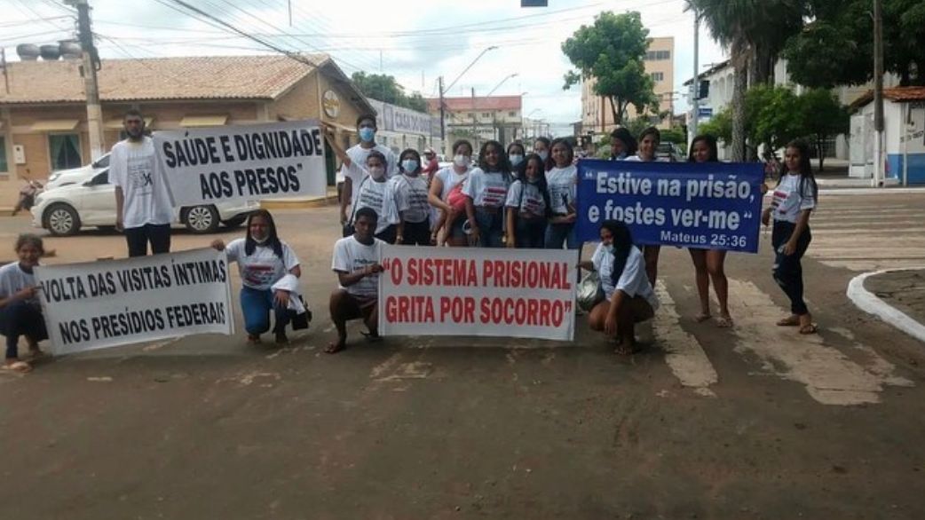 Familiares de presos protestam pedindo melhorias e dignidade aos detentos no Maranhão