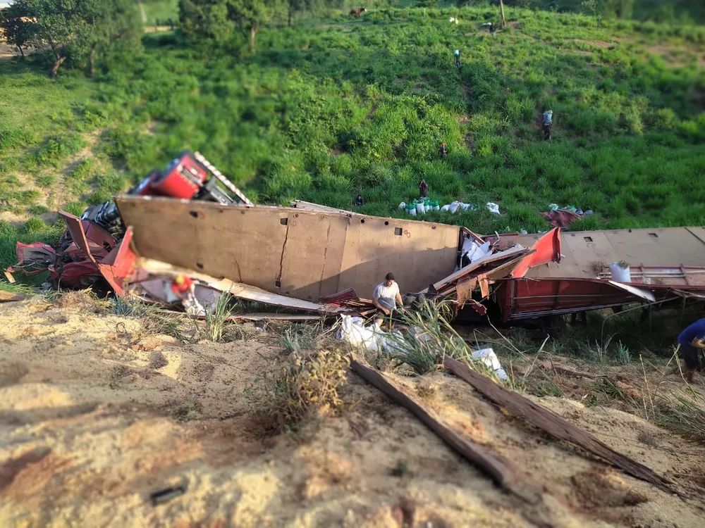 Motorista de carreta morre após perder controle e cair em barranco entre Barra do Corda e Jenipapo dos Vieiras