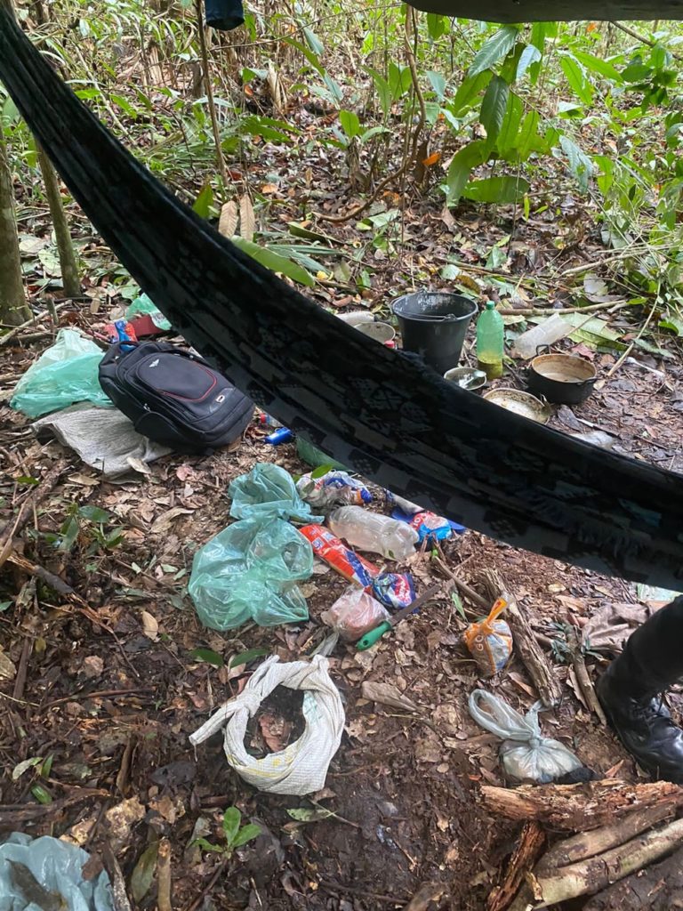 Mulher é resgatada de cativeiro após três meses sofrendo abusos sexuais dentro de mata no MA