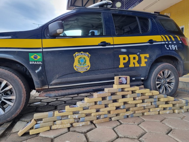 PRF apreende 63,7kg de pasta base de cocaína em Barra do Corda