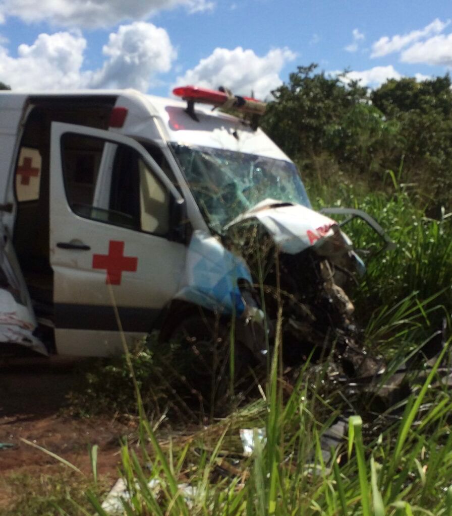 Ambulância de Santa Luzia se envolve em grave acidente com óbito na BR-222