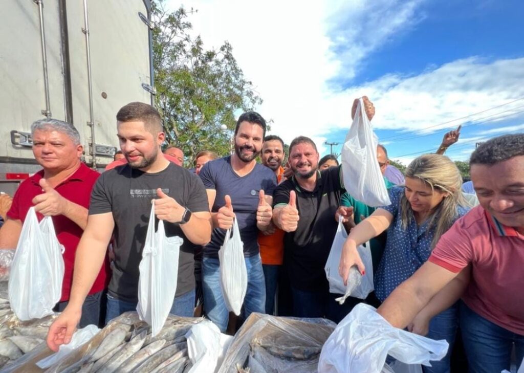 VÍDEO: Moradora diz ter recebido peixes podres de Inácio Melo e do prefeito de Passagem Franca