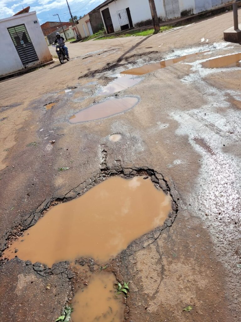 Com buracos e lama, moradores cobram melhorias em bairro de Dom Pedro no MA