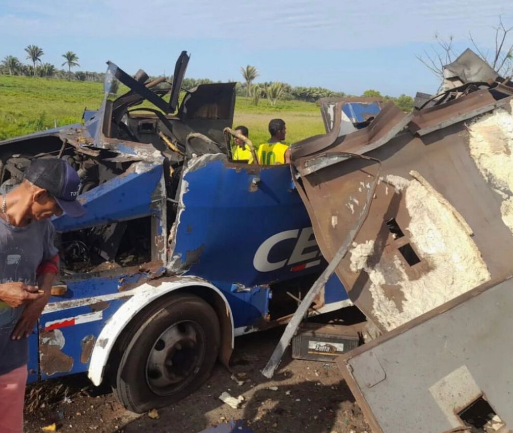 Bandidos fortemente armados explodem carro-forte na BR-316 no Maranhão