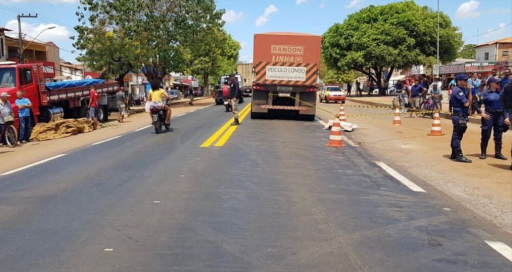 Jovem deita na BR-135 e acaba sendo atropelado e morto por caminhão no Maranhão