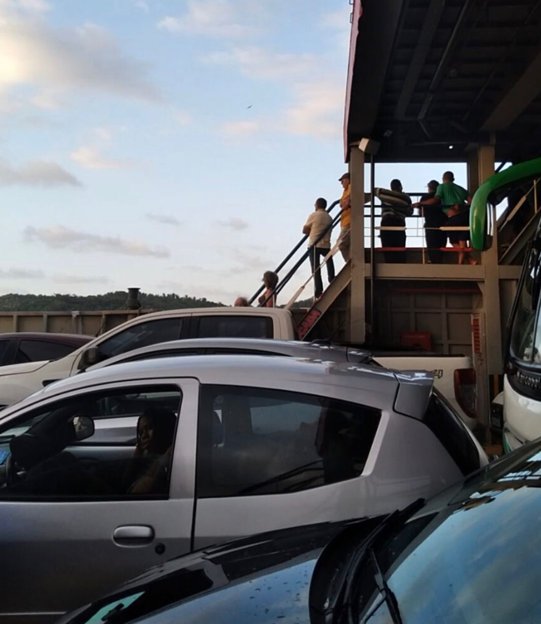 Vídeo mostra ferryboat com rachaduras gerando ruídos e estalos durante viagem