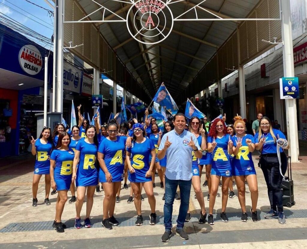 Rodrigo Brasmar realiza caminhada no Calçadão de Imperatriz