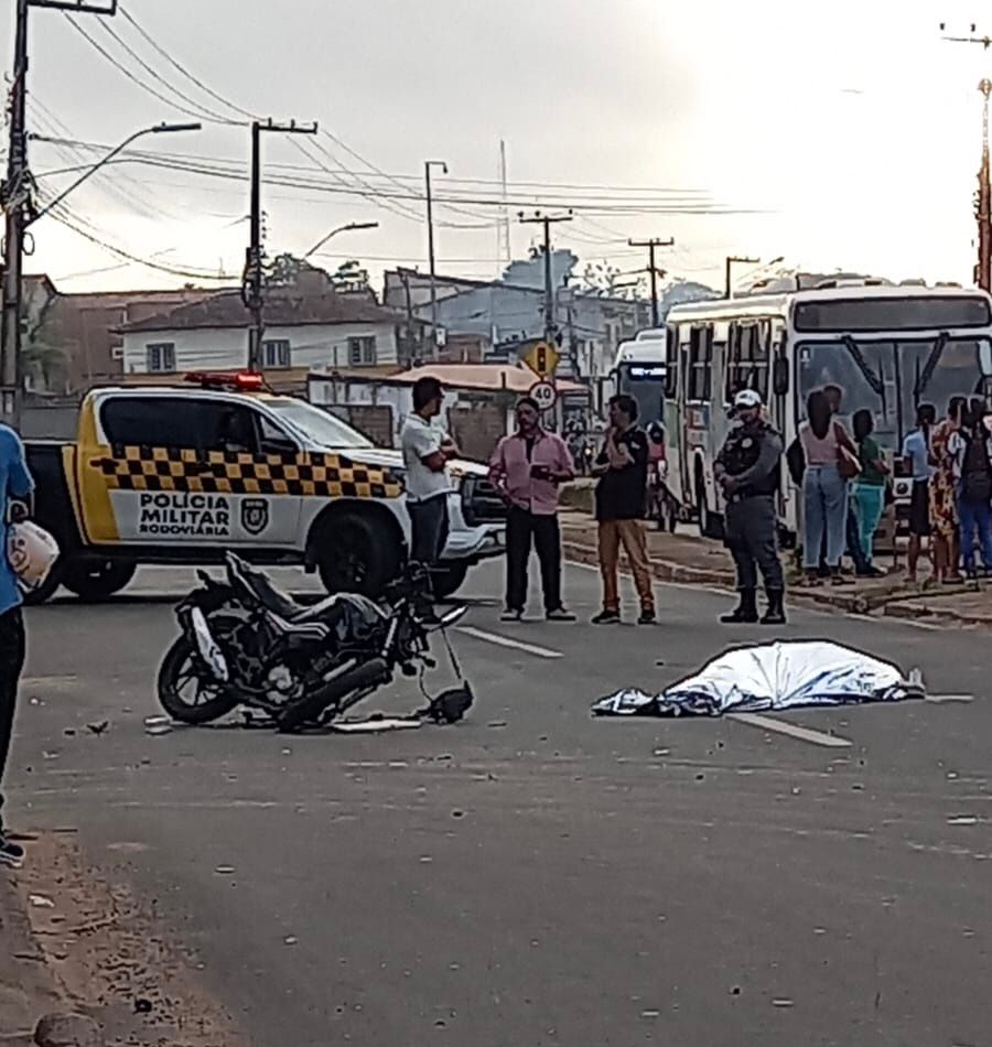 Homem morre após colidir motocicleta contra poste na Estrada de Ribamar