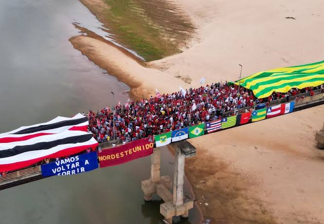 Flávio Dino e lideranças do Piauí se unem e fazem ato pró-Lula na Ponte da Amizade na divisa do MA e PI