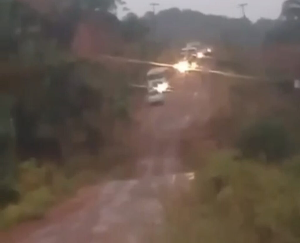 VÍDEO: Motoristas enfrentam buraqueira e muita lama em rodovia entre São Luís Gonzaga e Trizidela do Vale