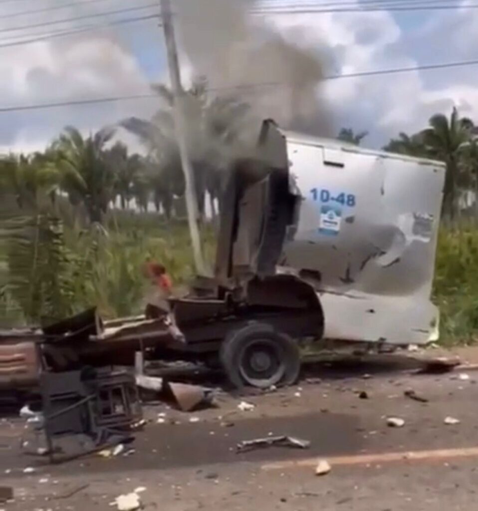 Bandidos explodem carro-forte e roubam malotes de dinheiro na BR-135 no Maranhão