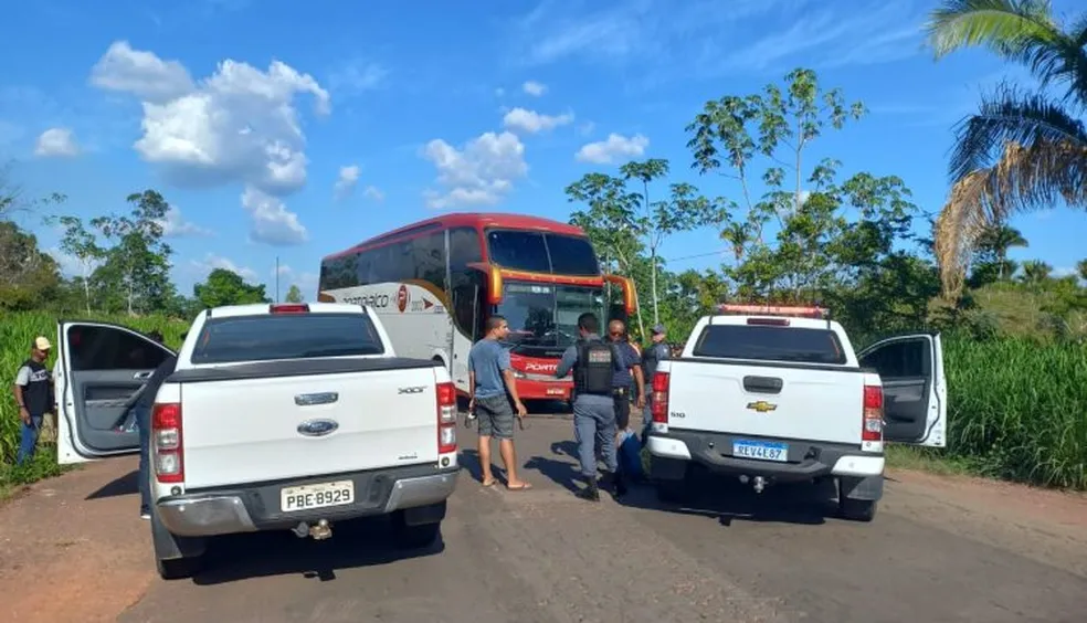 Criminosos tentam manter passageiros de ônibus reféns mas acabam presos no Maranhão