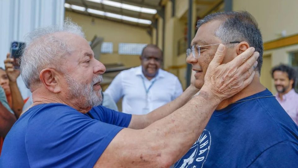 Em jantar com senadores, Lula confirma Flávio Dino no Ministério da Justiça