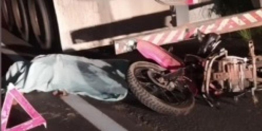 Motociclista morre após colidir com carreta na BR-316 em Caxias