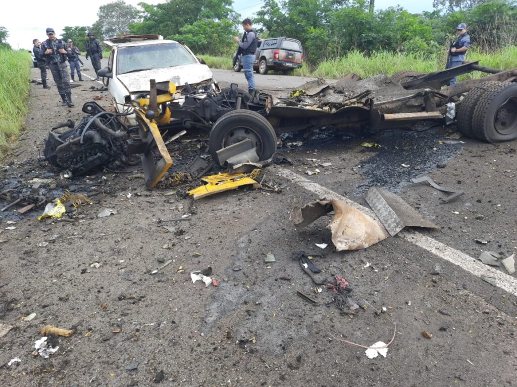 Criminosos explodem carro forte na BR-230 em Estreito no MA