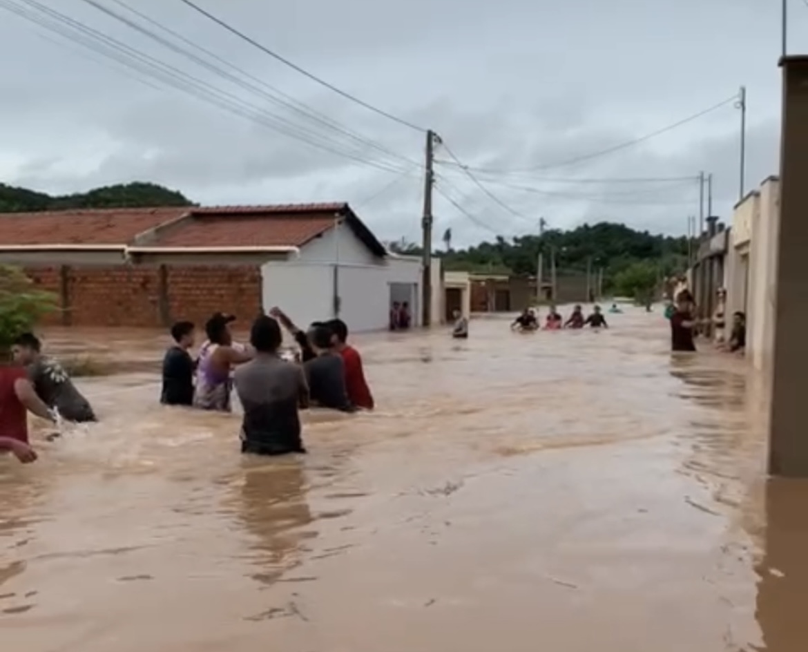 Chuva causa inundação em Poção de Pedras no Maranhão e cidade entra em estado de calamidade