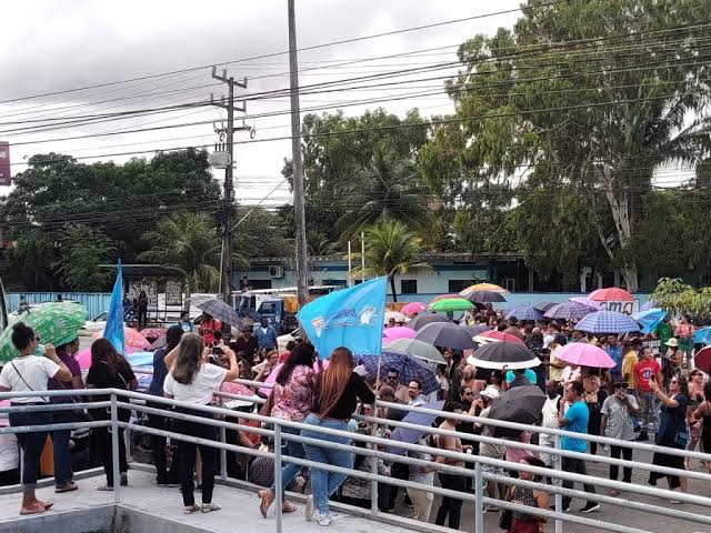 VÍDEO: Professores cobram de Iracema uma resposta após movimento ser impedido de entrar na Assembleia