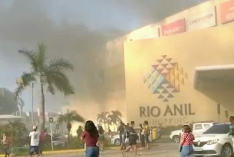 Pânico, correria e pessoas queimadas durante incêndio em shopping no Maranhão