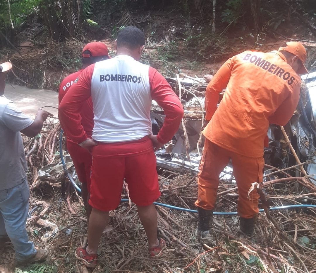 Três pessoas morrem após carro ser arrastado por enxurrada no Maranhão