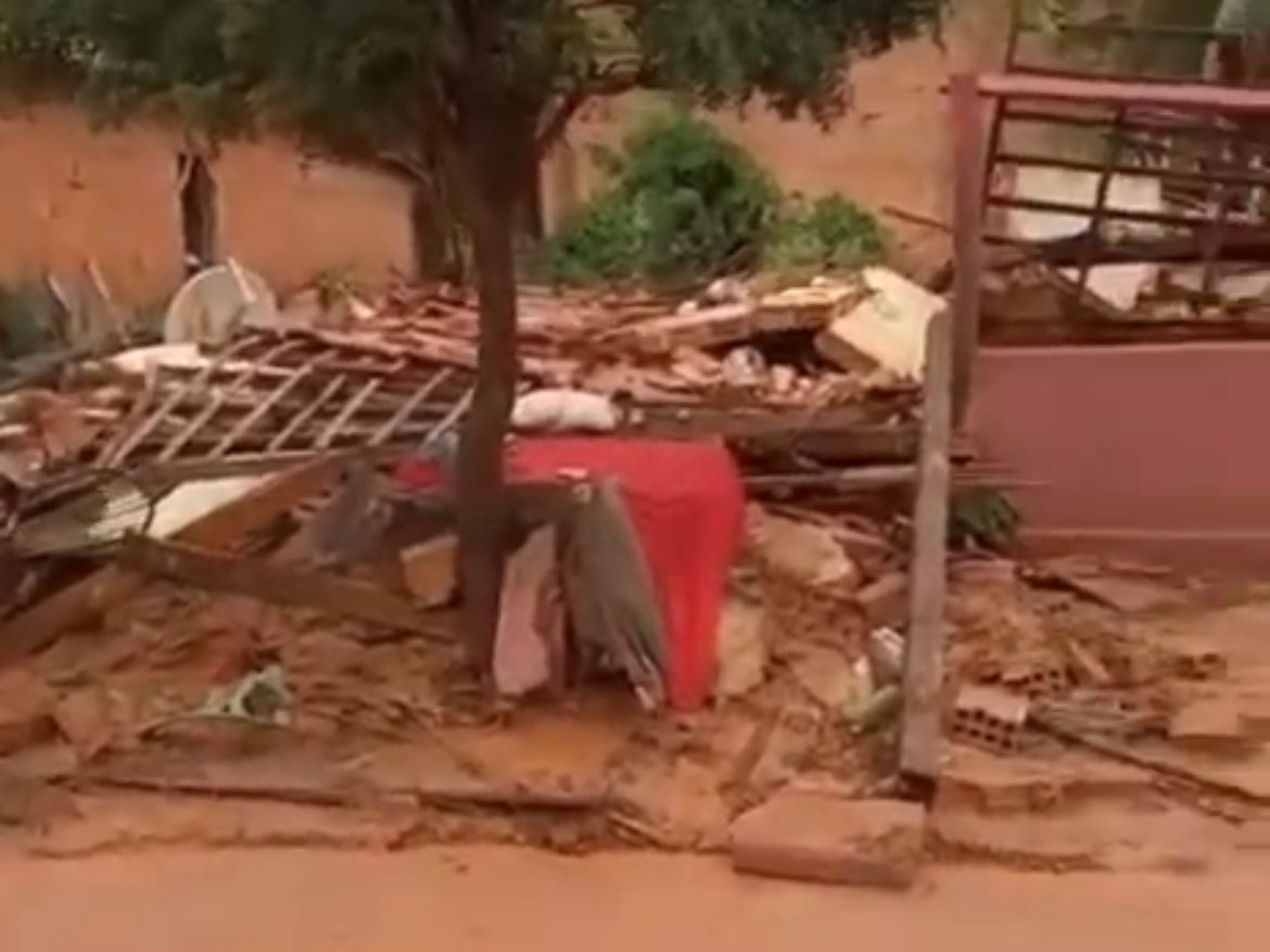 Deslizamento de terra deixa uma pessoa morta, feridos e desabrigados em Santa Luzia no MA