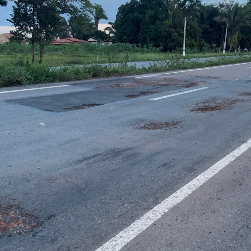 Trecho da duplicação da BR-135 no MA inaugurado há poucos dias pelo DNIT repleto de buracos