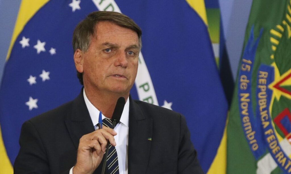 TSE condena Bolsonaro a ficar fora das eleições por 8 anos