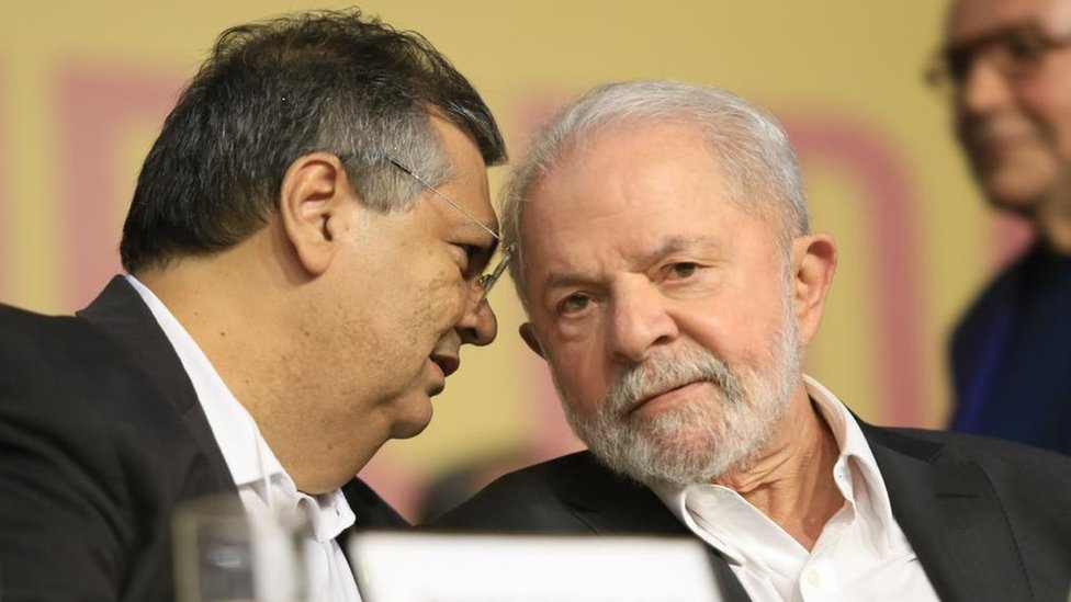 Quatro deputados da base de Lula assinam pedido de impeachment de Flávio Dino