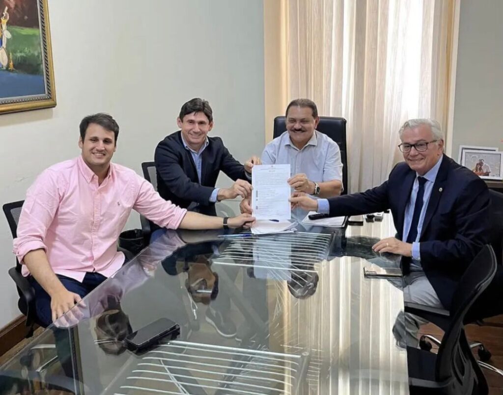 Secretário de Articulação Política do Estado empossa de forma oficial Edimar Franco na regional de Codó