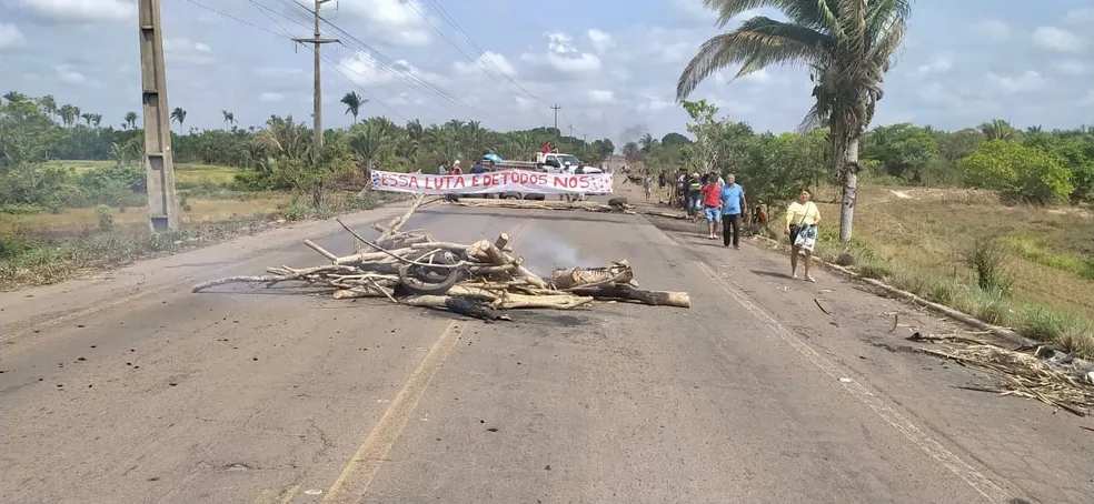 Indígenas Guajajara bloqueiam a BR-316 em Bom Jardim no Maranhão
