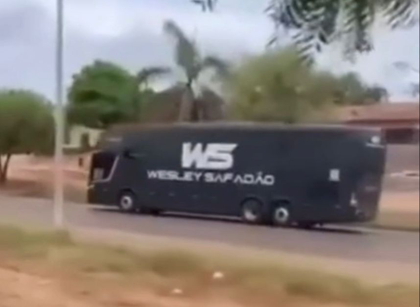 VÍDEO: Ônibus de Wesley Safadão chega a Zé Doca, prefeita debocha da Justiça maranhense e do MP