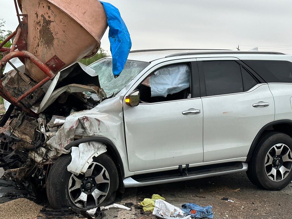 Acidente envolvendo trator deixa SW4 destruída na BR-222 em Santa Inês no MA