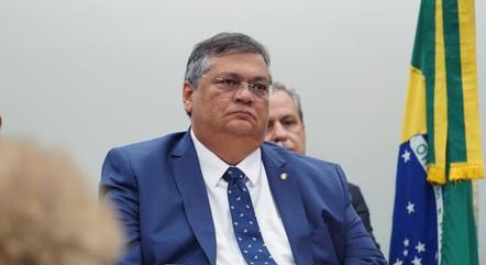 Dino diz que vai processar quem afirmou que ele tem ligações com crime organizado