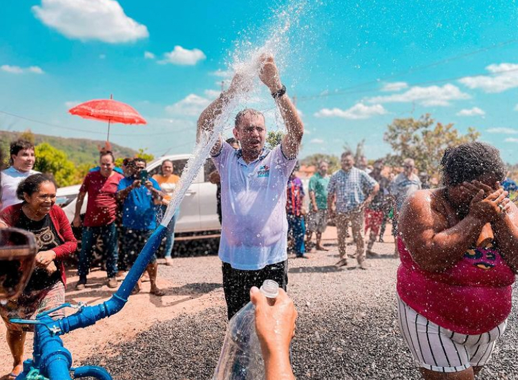 Fernando Pessoa entrega poço artesiano no loteamento Santa Cruz levando água para comunidade