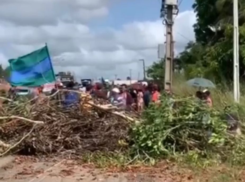 Manifestantes bloqueiam BR-316 em protesto contra grilagem de terras no Maranhão