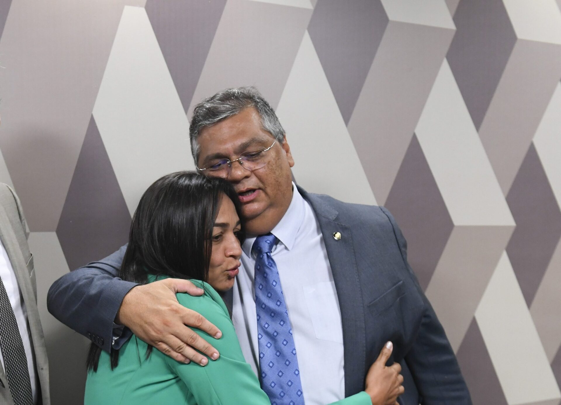 Eliziane Gama marca encontro entre Flávio Dino e senadores evangélicos em apoio a indicação para o STF