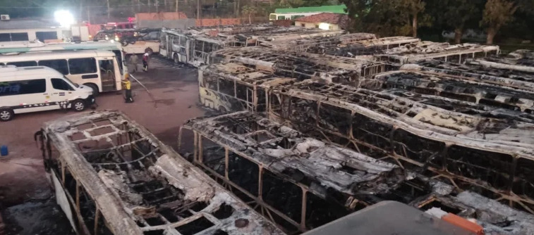 Incêndio atinge garagem de ônibus e destrói 23 veículos em São José de Ribamar