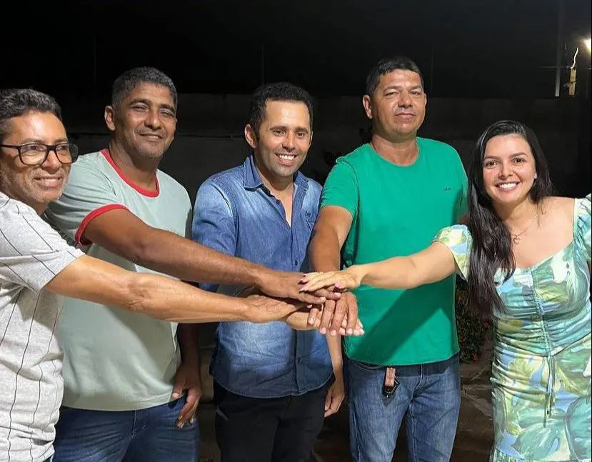 Ex-candidata a prefeita anuncia o nome do ex-prefeito Valmir Morais como candidato de oposição em Campestre