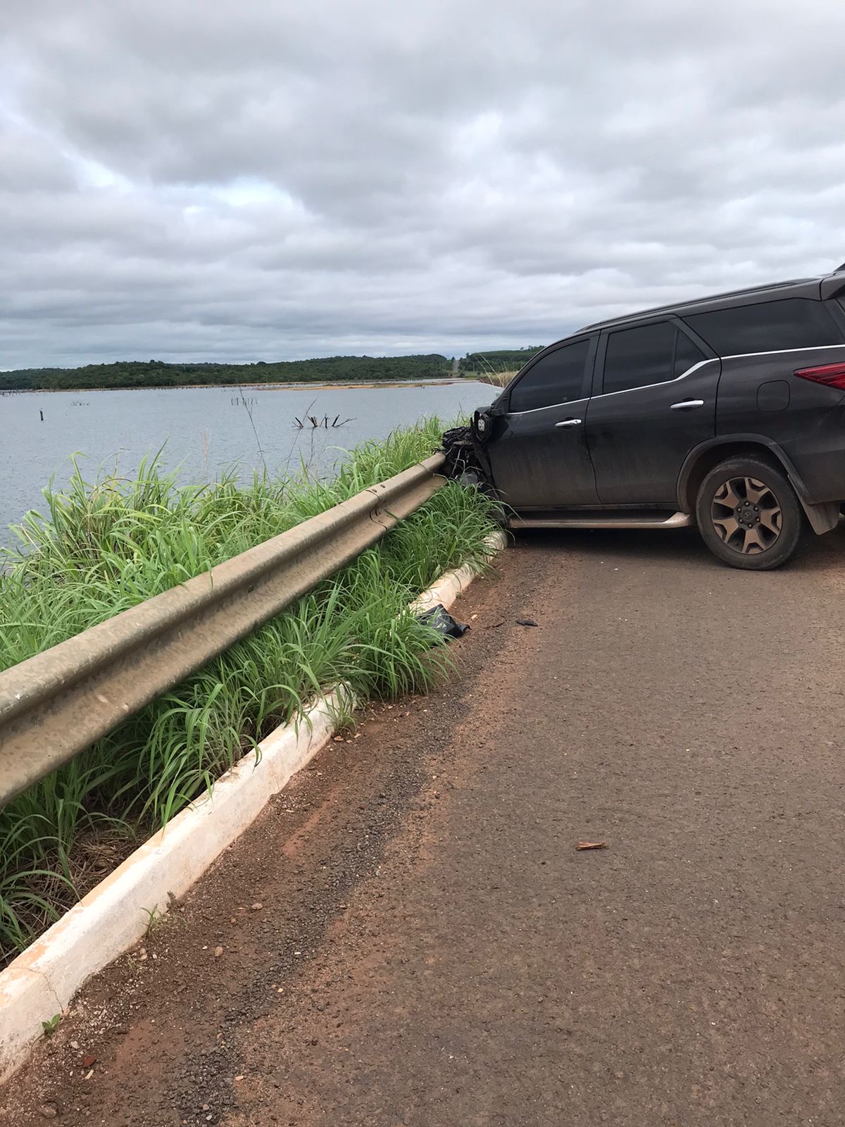 Grave acidente entre SW4 e caminhão na BR-010 em Estreito