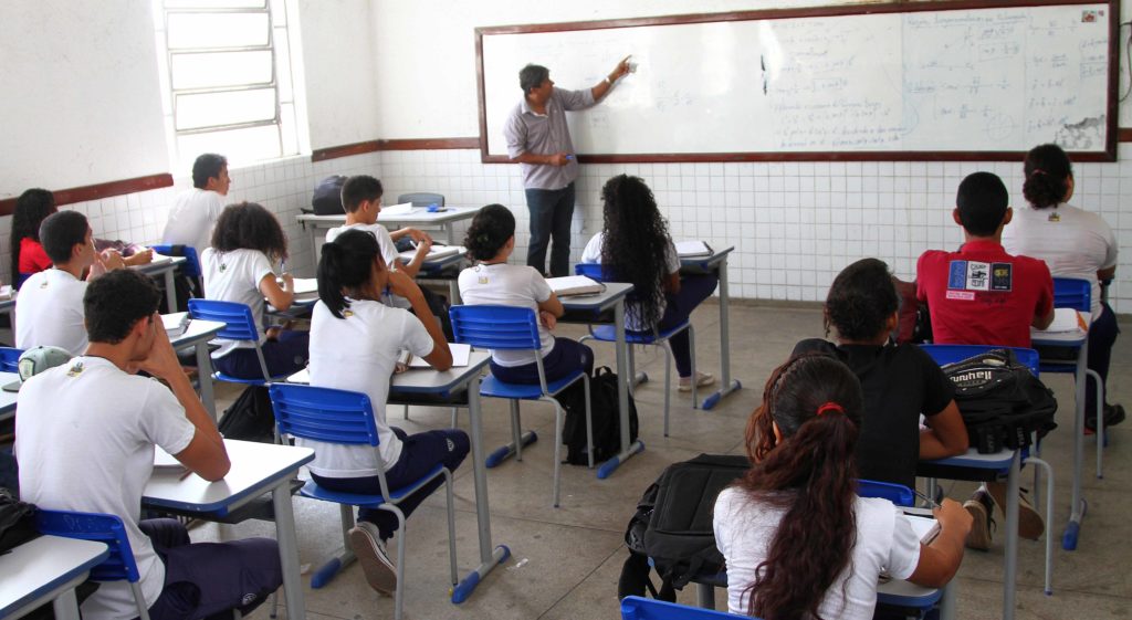 Governo do MA anuncia reajuste salarial para professores concursados e  contratados – Enquanto Isso no Maranhão