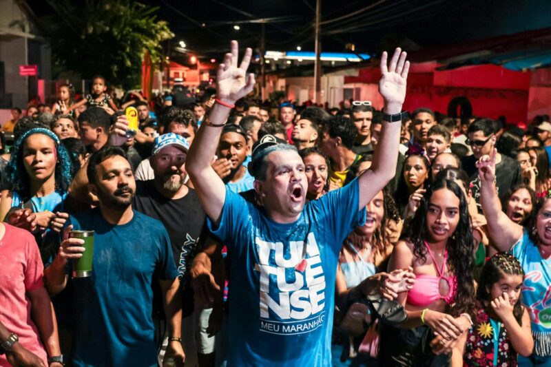 Fernando Pessoa arrasta multidão no primeiro Tuntum Folia